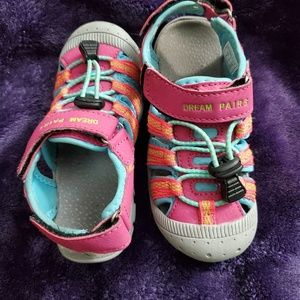 Girls closed toe sandals sz 9